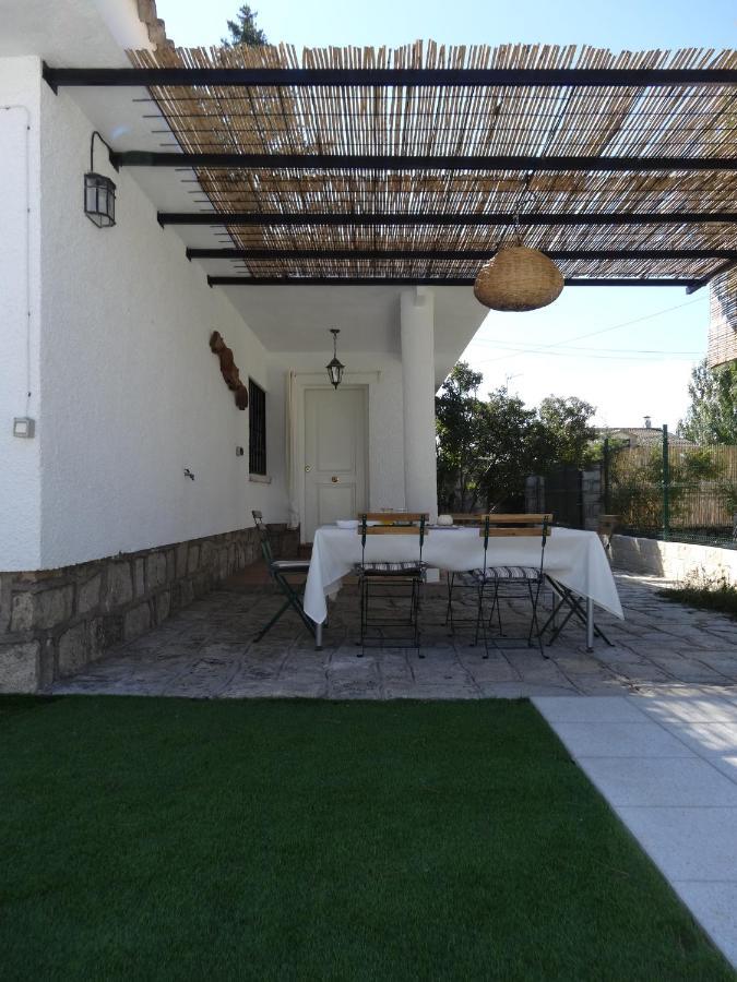 Casa Rural Mirando A La Pena "Grupo Mirando A Gredos" Cadalso de los Vidrios ภายนอก รูปภาพ